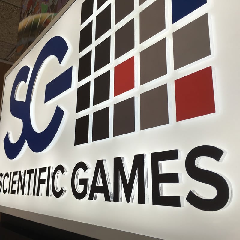 rótulo empresa scientific games letras corporeas retroiluminadas con luz ambiental